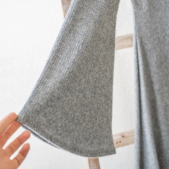 ALYA ANTHROPOLOGIE SOFT GREY SWEATER DRESS BELL SLEEVES SZ L - Picture 2 of 8